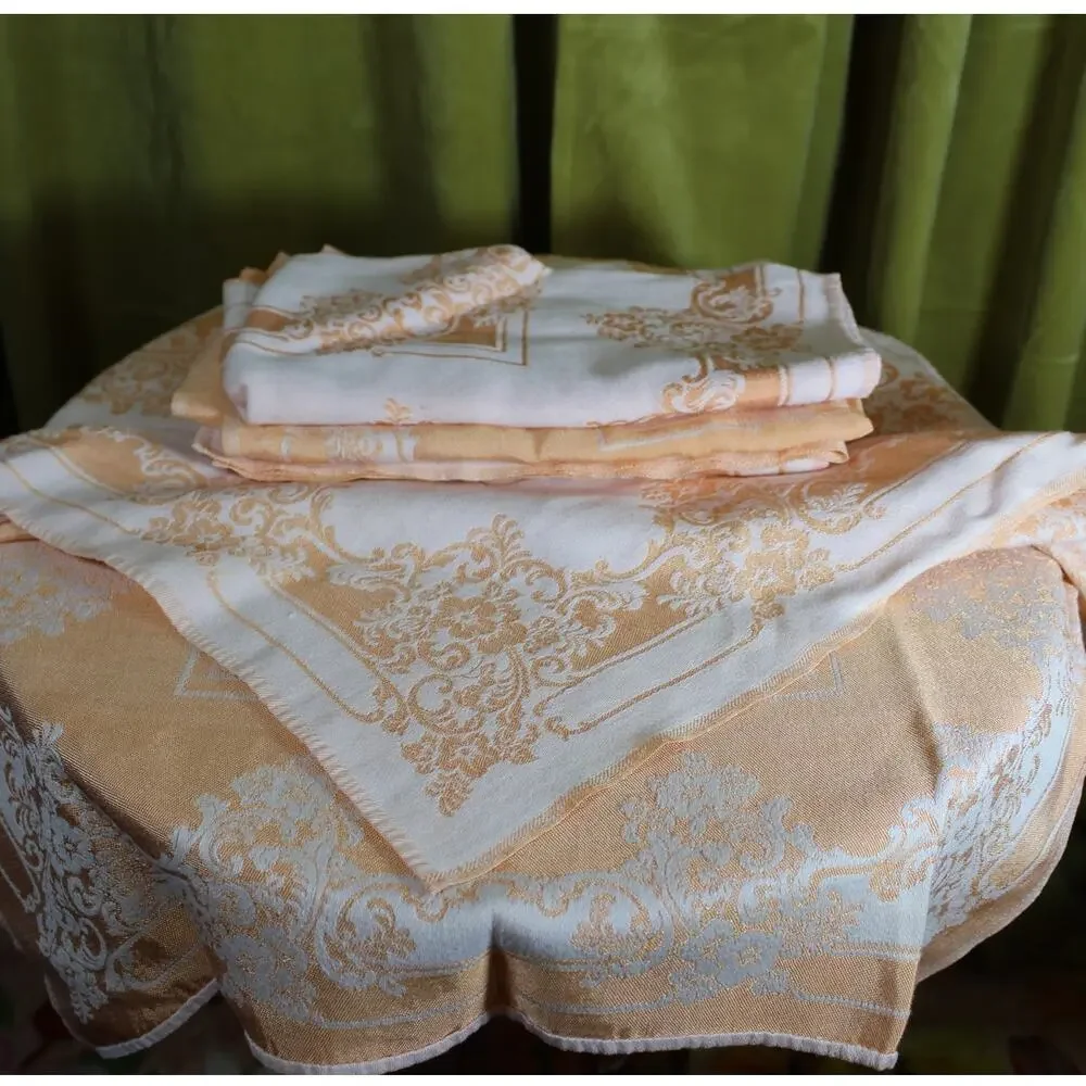 (6) Peaches and cream Dinner Napkins Linens Reversible